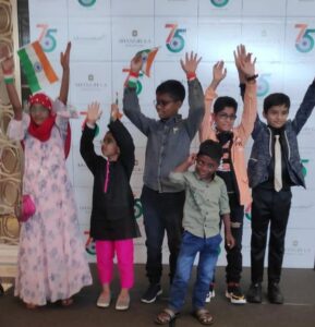 Radhika Narayan Instagram - Glad to partake in the initiative by @shangrilablr and @ikshafoundation to support kids with eye cancer as part of Independence Day celebration! #cakeforacause
#independenceday