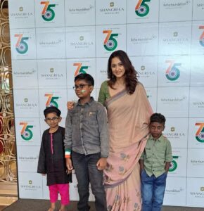 Radhika Narayan Instagram - Glad to partake in the initiative by @shangrilablr and @ikshafoundation to support kids with eye cancer as part of Independence Day celebration! #cakeforacause
#independenceday