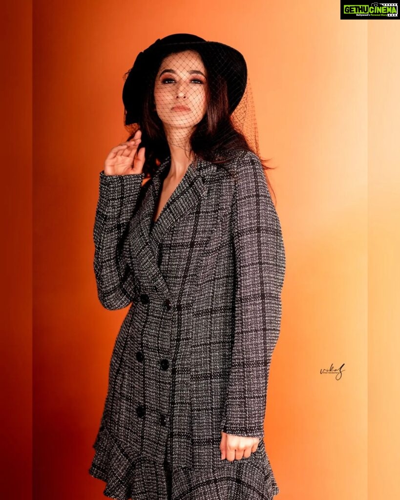 Radhika Narayan Instagram - It's a hat-trick!! Wardrobe: @laxmikrishnaofficial PC: @vikasphotofactory