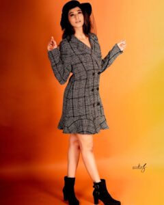 Radhika Narayan Instagram - When they say "Pick one! Get the other 2 free!" 😎

Wardrobe & Styling: @laxmikrishnaofficial 
PC: @vikasphotofactory