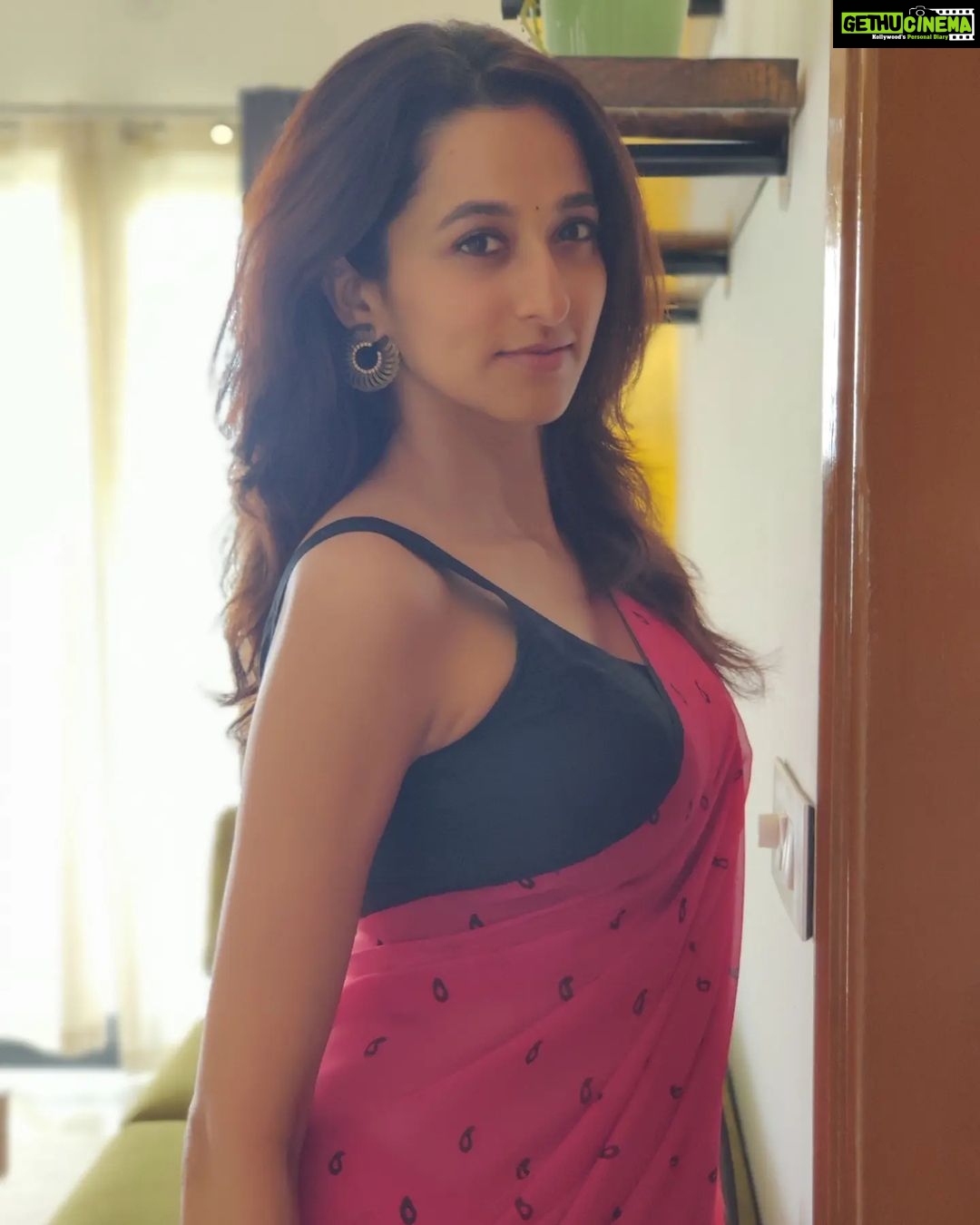 Radhika Narayan Instagram - RED ALERT!