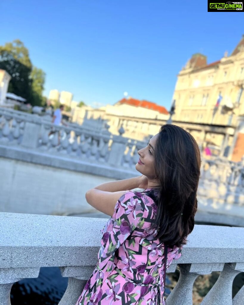 Radhika Pandit Instagram - "It's not who you are that holds you back, it's who you think you are not." Have a great week ahead everyone 🥰 #nimmaRP #radhikapandit