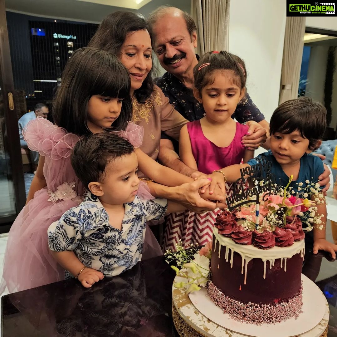 Radhika Pandit Instagram - My Favourite Frame ❤️ Happy Anniversary Pappa and MA 🧿 #radhikapandit #nimmaRP