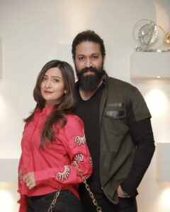 Radhika Pandit Instagram - I read somewhere that, 
A good painter needs only three colours, Black White and Red ❤️
#radhikapandit #nimmaRP