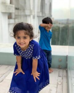 Radhika Pandit Instagram - Monday blues... gives us something to smile about, isn't it!! 😃🧿
#radhikapandit #nimmarp