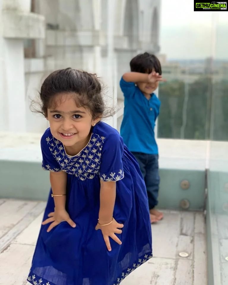 Radhika Pandit Instagram - Monday blues... gives us something to smile about, isn't it!! 😃🧿 #radhikapandit #nimmarp