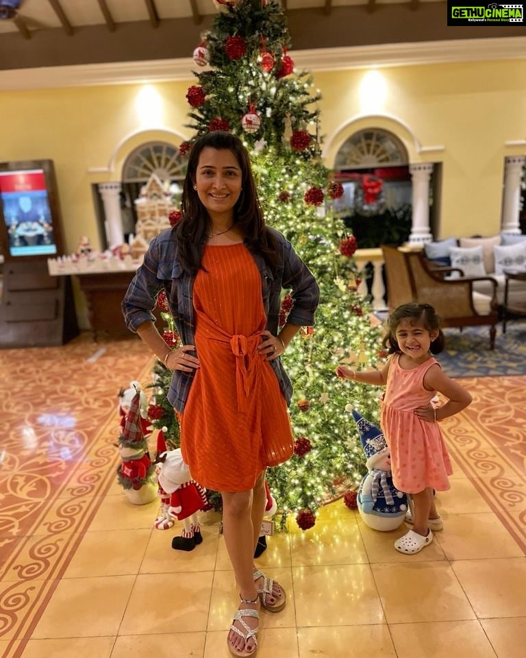 Radhika Pandit Instagram - No points for guessing who is the better poser! 🤩 #radhikapandit #nimmaRP