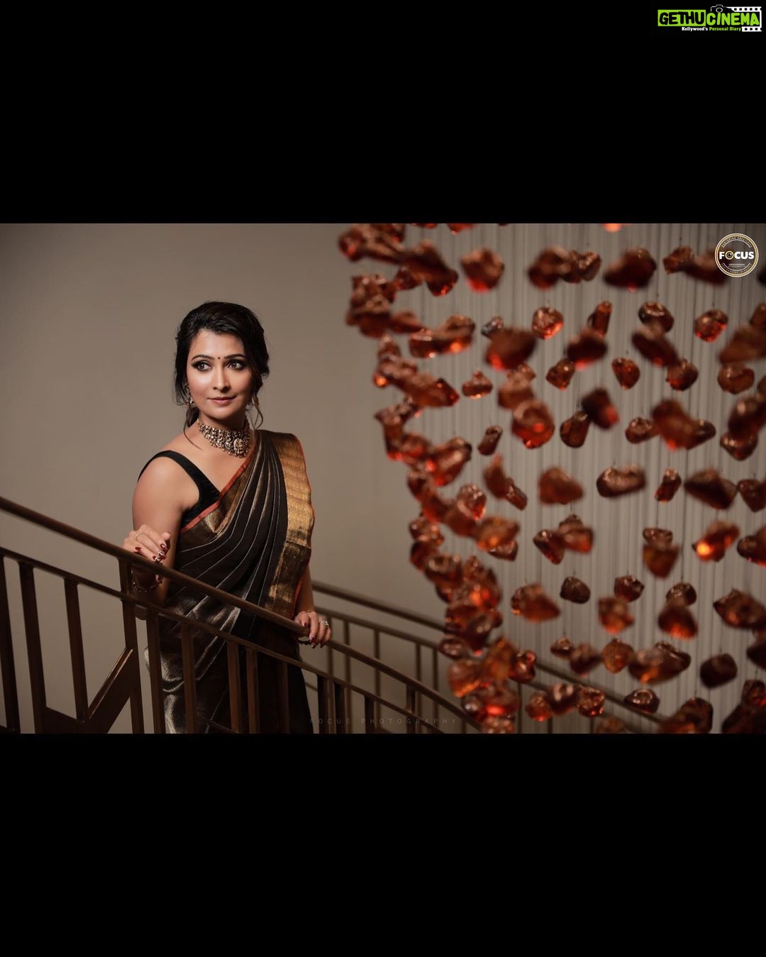 Radhika Pandit Instagram - Throwback Thursday calls for an appreciation post for my team who was behind our look for the evening! They have been my core team on many of my films 🧿 #nimmaRP #radhikapandit Styling : @saniyasardhariya Make up: @doiphodeprashant1 Hair stylist : #Anji @24_makeupstudios Assistant : #shankar PC: @focusphotographyservice