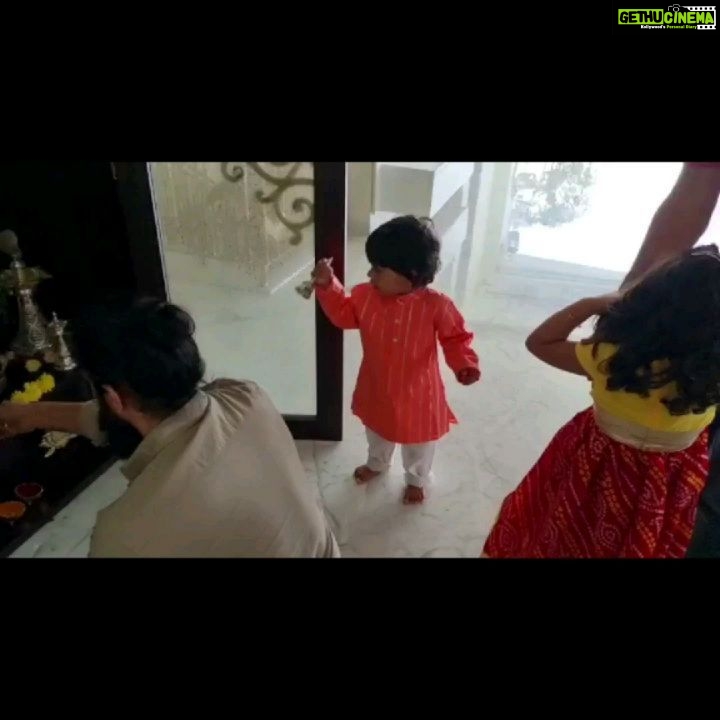 Radhika Pandit Instagram - When we have a lil Ganesha to help and lil Gauri who can't wait to have prasada before the puja is done!! π Happy Ganesh Chaturthi to everyone! May this festival bring lots of happiness and good health! βΊοΈ #radhikapandit #nimmaRP