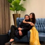 Radhika Pandit Instagram - No.. I am not trying to strangle him, even after 5yrs of living together i still love it 😜 @thenameisyash ❤ #radhikapandit #nimmaRP