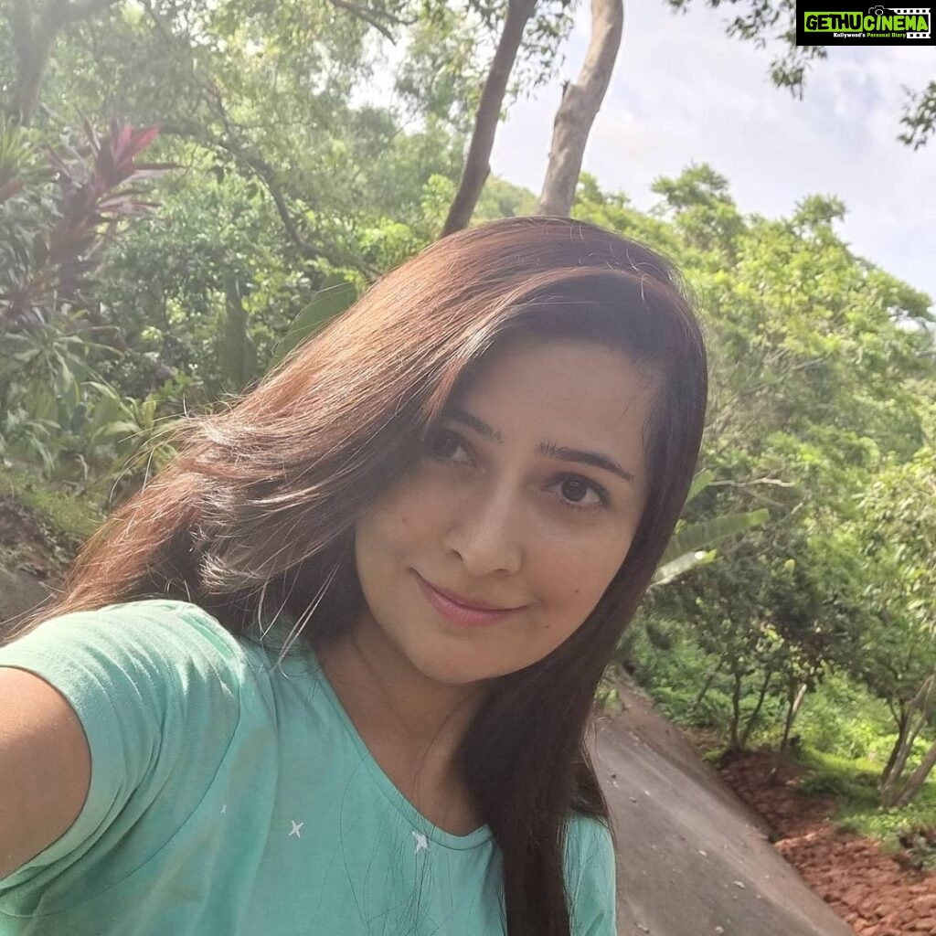 Radhika Pandit Instagram - Gleams of Sunshine 🌞 #radhikapandit #nimmaRP