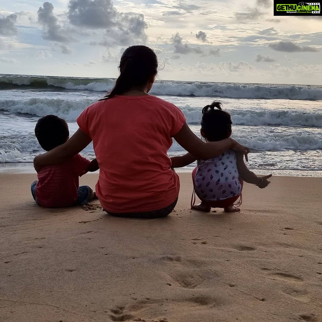 Radhika Pandit Instagram - These are rough times. I am sure all of us have witnessed the pain, suffering, lost close ones. I know we are scared, mentally frustrated, clueless of what's next. But, please tell yourself everyday, that, no matter how bad, we will hope, we will believe, we will fight, we will stand, we shall overcome this.. together. #radhikapandit #nimmaRP P.S : to all my dear well wishers n fans, sorry haven't been in touch, will post happy positive things in a hope to make u smile. Love u guys! ❤