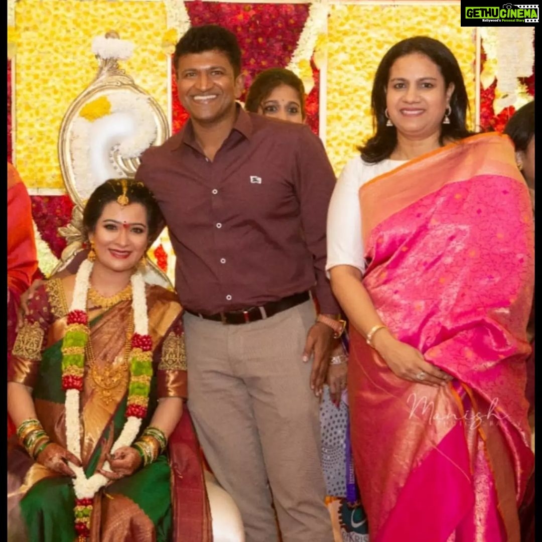 Radhika Pandit Instagram - The heart still refuses to accept that you are not here anymore APPU SIR. This is a void which cannot be filled. Our industry will never be the same without u. Thank you for giving me the privilege of working with u. U will be missed immensely. ನಮಗೆಲ್ಲ ನೆನಪಿನಲ್ಲಿ ನೀವೀಗ ಎಂದಿಗಿಂತ ಸನಿಹ ❤