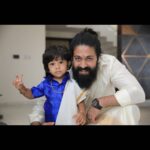 Radhika Pandit Instagram - Festivals are all about praying together, laughter, lots of sweets, dressing up.. basically having a good time! I hope all of you did just that.. nam mane habba da celebrations!! ಎಲ್ಲರಿಗೂ ವರಮಹಾಲಕ್ಷ್ಮಿ ಹಬ್ಬದ  ಶುಭಾಶಯಗಳು 🤗 #radhikapandit #nimmaRP PC: @focusphotographyservice