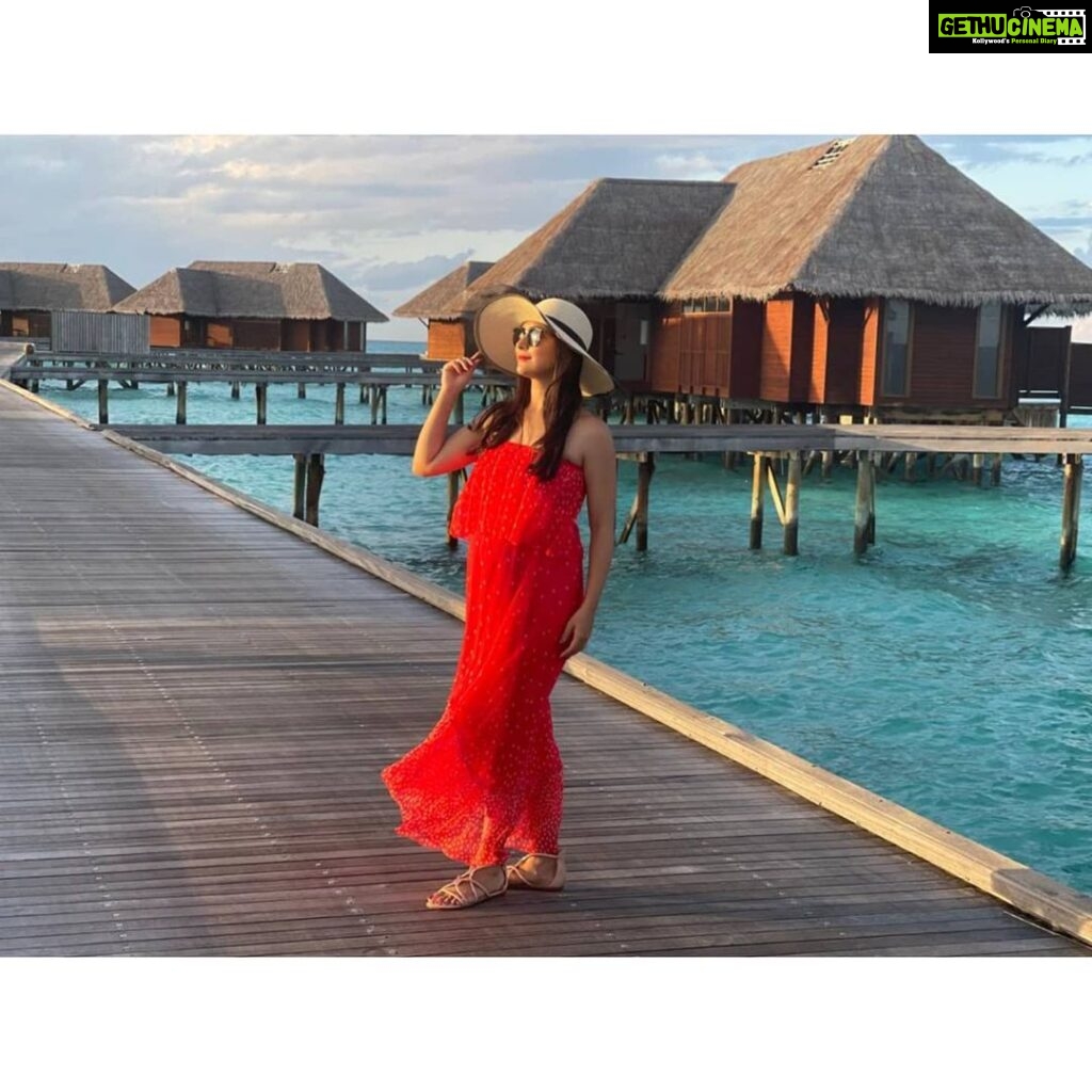 Radhika Pandit Instagram - 👒 #nimmaRP #radhikapandit @travelwithjourneylabel @conrad_maldives #travelwithjourneylabel #conradmaldives #journeylabel #stayinspired #themuraka #youarespecial Conrad Maldives Rangali Island