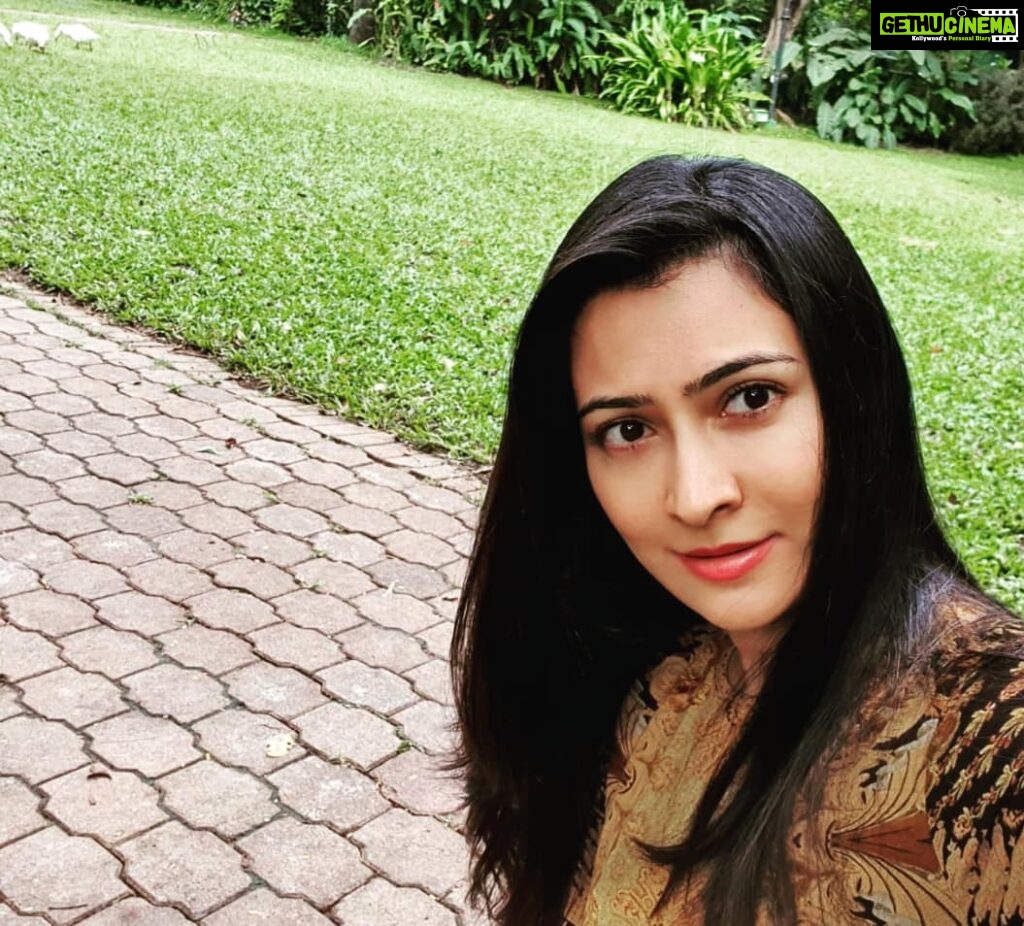Radhika Pandit Instagram - After all that effort.. this was the selfie shot! Tried capturing the ducks behind but clearly I am not good at it 😬 P.S : Thats why we need a personal photographer along (read as Hubby) 🤫😜 #radhikapandit #nimmaRP
