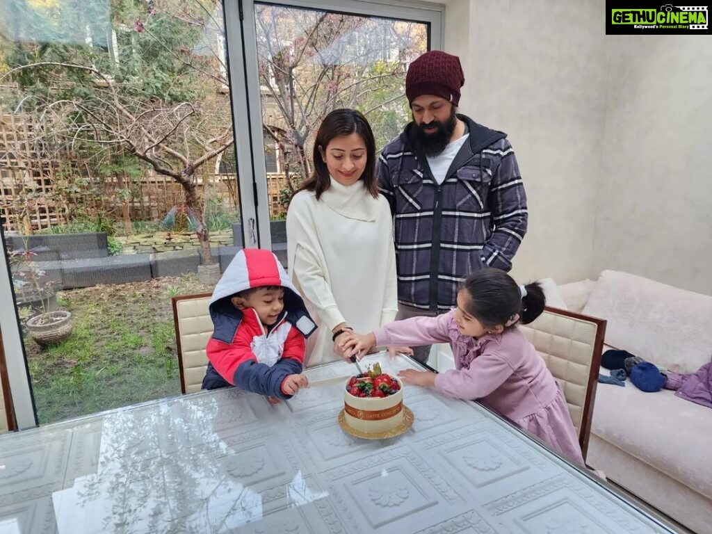 Radhika Pandit Instagram - The cold, cake and cuddles.. sounds about right! Thank you lovely people for the wonderful birthday wishes 🥰🥰🧿🧿 #radhikapandit #nimmaRP