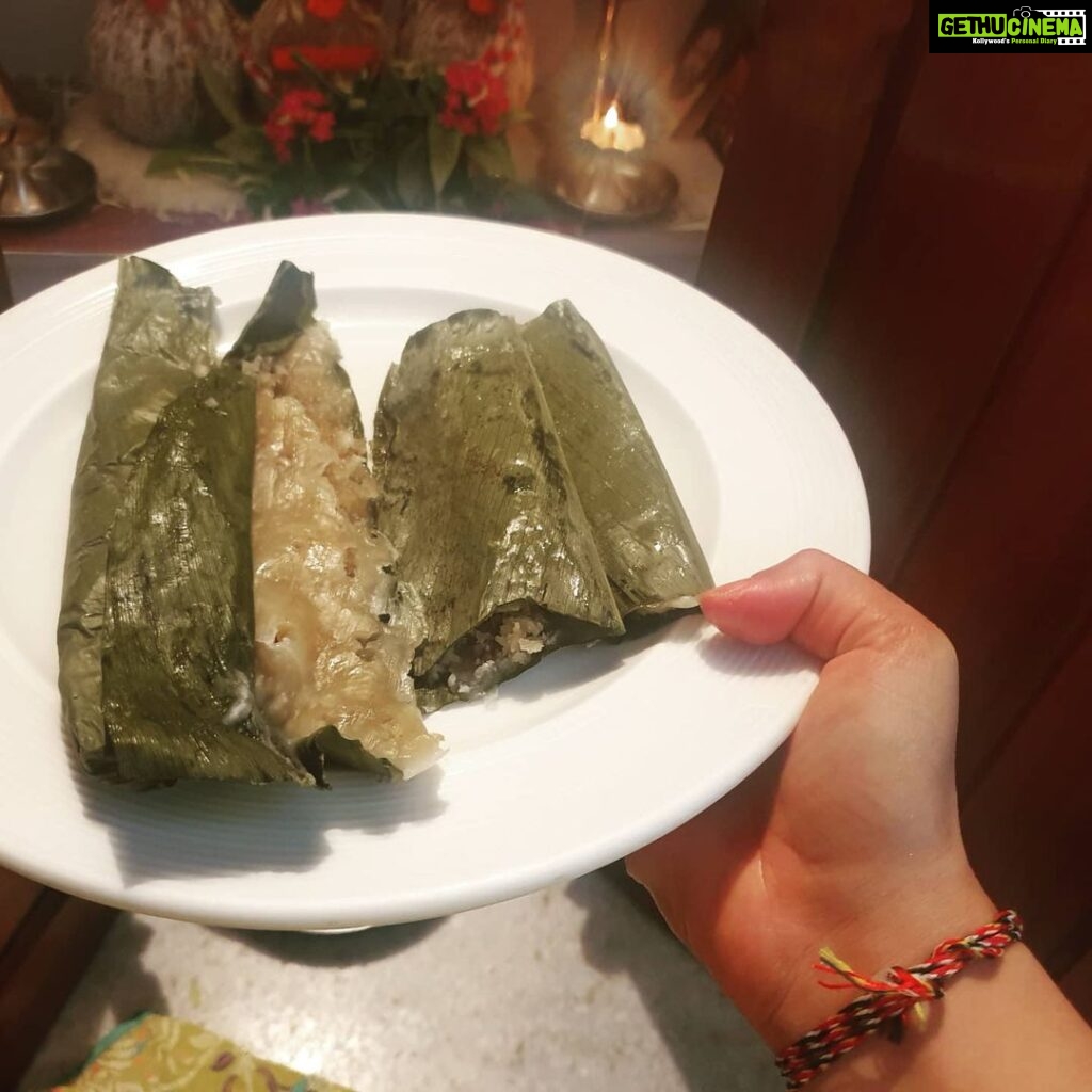 Radhika Pandit Instagram - Patholi.. my favourite traditional sweet made during Gowri Habba!! Coconut and jaggery mixture steamed in turmeric leaves! Yellarigu Gowri Habbada Shubhashegalu 🤗 #radhikapandit #nimmaRP