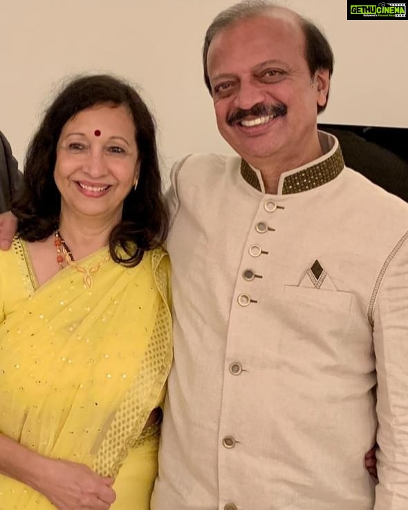Radhika Pandit Instagram - Happy Anniversary to my most favourite pair ❤ Gourang and I are truly blessed to have u as our parents!! 😘 #nimmaRP #radhikapandit
