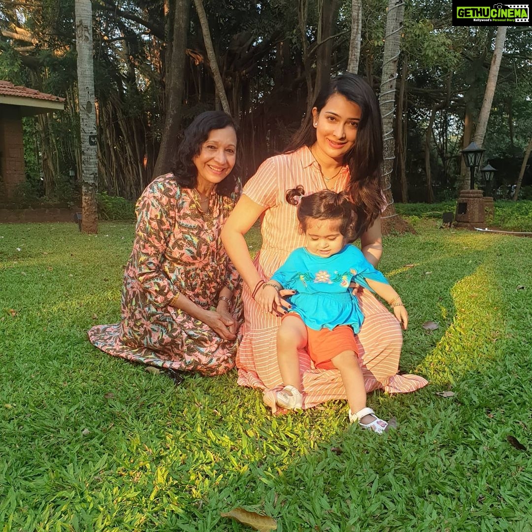 Radhika Pandit Instagram - F.R.I.E.N.D.S... They make our life beautiful 😍 #radhikapandit #nimmaRP