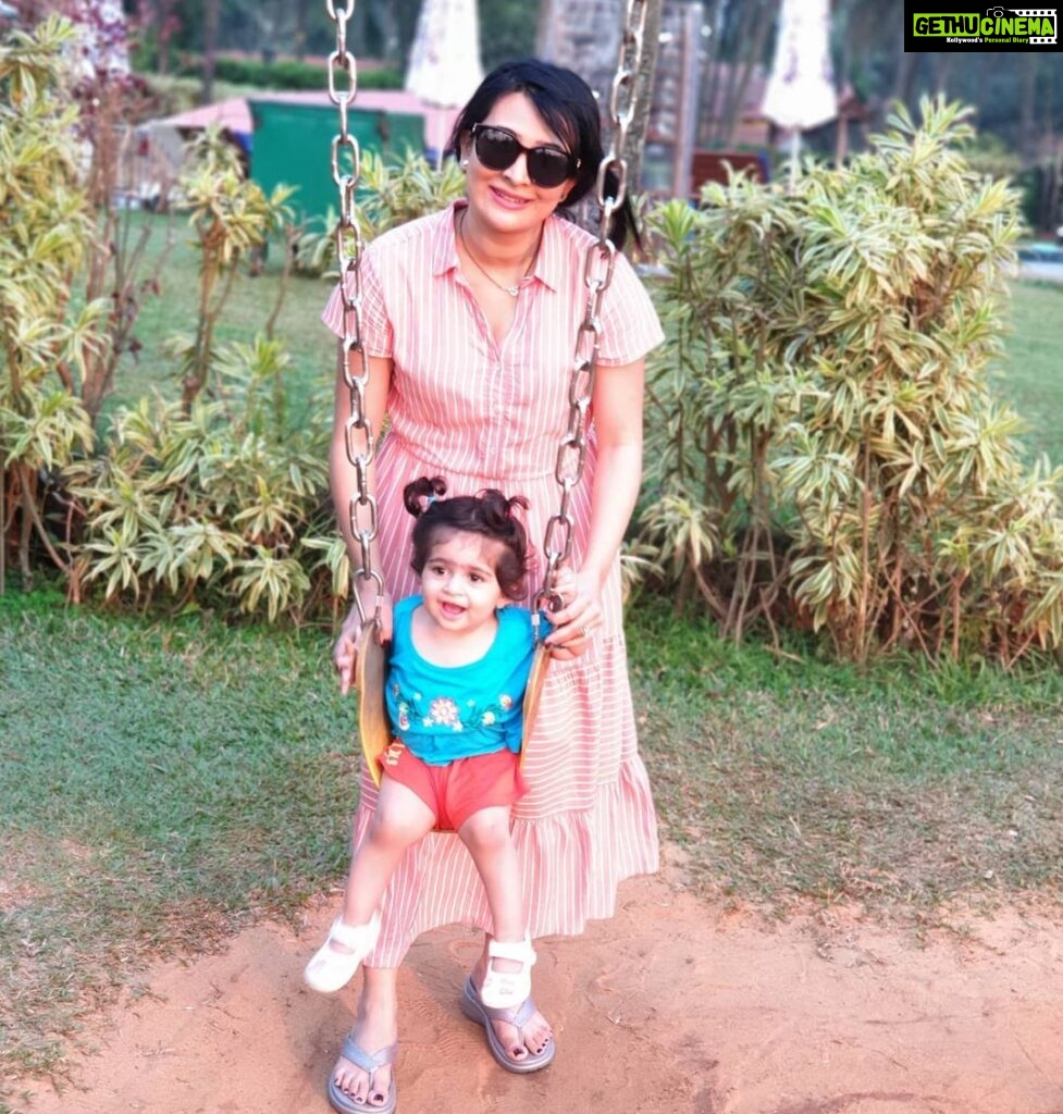 Radhika Pandit Instagram - So.. i miss the ocean, I miss taking my babies out to the park to play, I miss catching up with my friends.. and so much more! Yet we need to be safe and responsible so we could do all of this after life gets back to normal 😊 What are u guys missing? #radhikapandit #nimmaRP