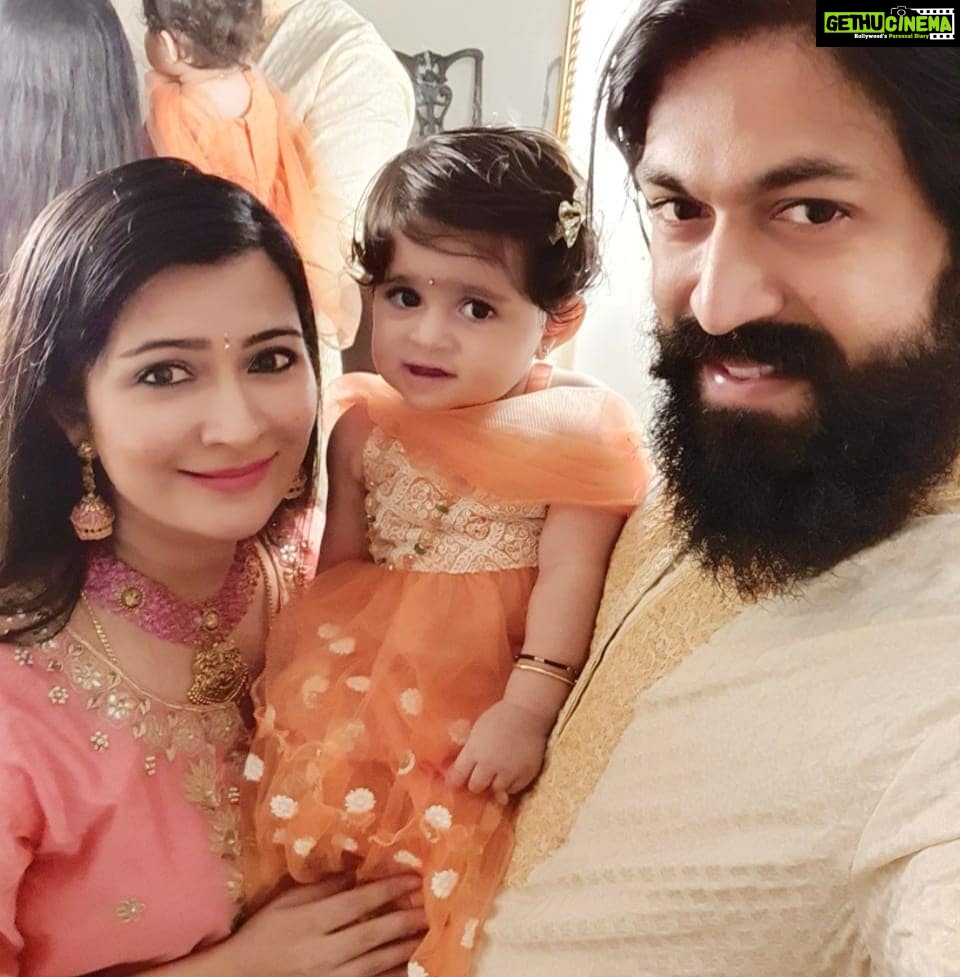 Radhika Pandit Instagram - Happy Deepavali yellarigu 🤗 #radhikapandit #nimmaRP