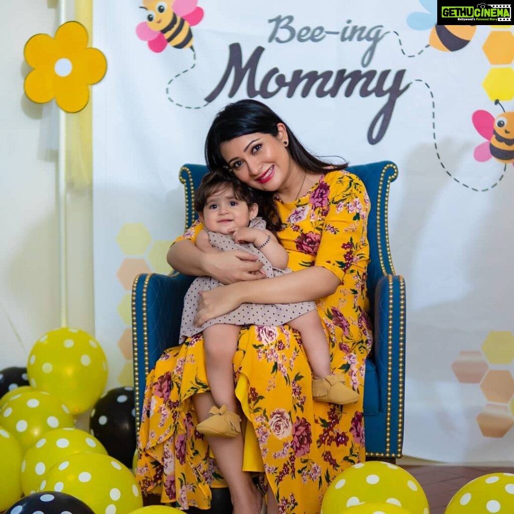 Radhika Pandit Instagram - My girl gang threw a Surprise Baby shower for me!! It was Fabulous.. with a Bee theme 🐝 Thank you to all the Aunties to Bee for this BEE..AUTIFUL shower♥️!! Love u guys 😘 Styling : Saniya Sardhariya Prathiba (Yellow Bell) Make up : Vanitha Photographer: Manish photography