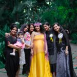Radhika Pandit Instagram - My girl gang threw a Surprise Baby shower for me!! It was Fabulous.. with a Bee theme 🐝 Thank you to all the Aunties to Bee for this BEE..AUTIFUL shower♥️!! Love u guys 😘 Styling : Saniya Sardhariya Prathiba (Yellow Bell) Make up : Vanitha Photographer: Manish photography