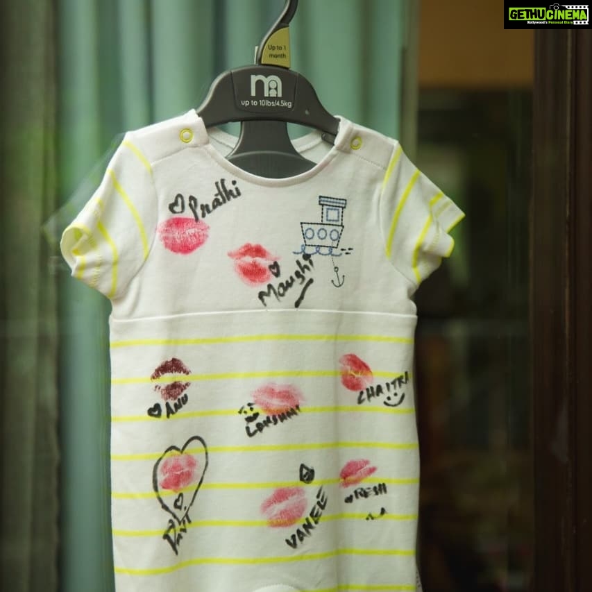 Radhika Pandit Instagram - My girl gang threw a Surprise Baby shower for me!! It was Fabulous.. with a Bee theme 🐝 Thank you to all the Aunties to Bee for this BEE..AUTIFUL shower♥️!! Love u guys 😘 Styling : Saniya Sardhariya Prathiba (Yellow Bell) Make up : Vanitha Photographer: Manish photography