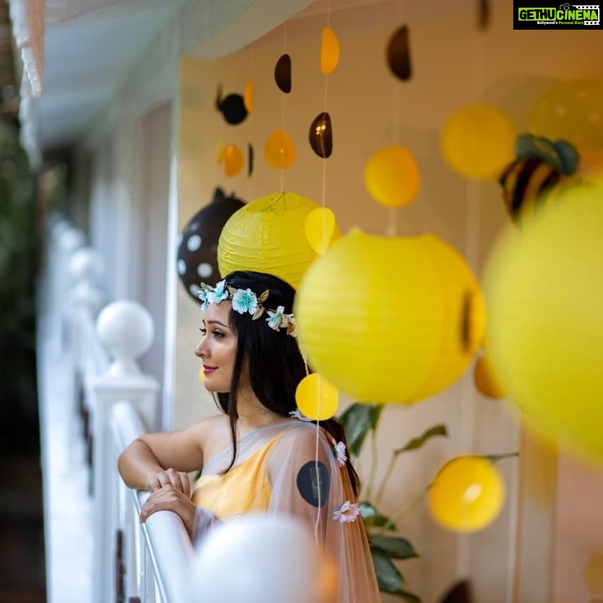 Radhika Pandit Instagram - My girl gang threw a Surprise Baby shower for me!! It was Fabulous.. with a Bee theme 🐝 Thank you to all the Aunties to Bee for this BEE..AUTIFUL shower♥️!! Love u guys 😘 Styling : Saniya Sardhariya Prathiba (Yellow Bell) Make up : Vanitha Photographer: Manish photography