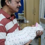 Radhika Pandit Instagram - This was taken when Ayra was barely a month old.. its precious to me coz.. this is exactly how Pappa used to make me sleep as a baby, by singing BHIMSEN JOSHI's bhajans. Now the tradition continues 😊 Even today Ayra needs my Pappa (her Ajju) to sing Karuniso Ranga, Yaake Mookanadiyo or Sada enna hrudyadali.. to sleep!! 😍 Have a great weekend everyone!! #radhikapandit #nimmaRP