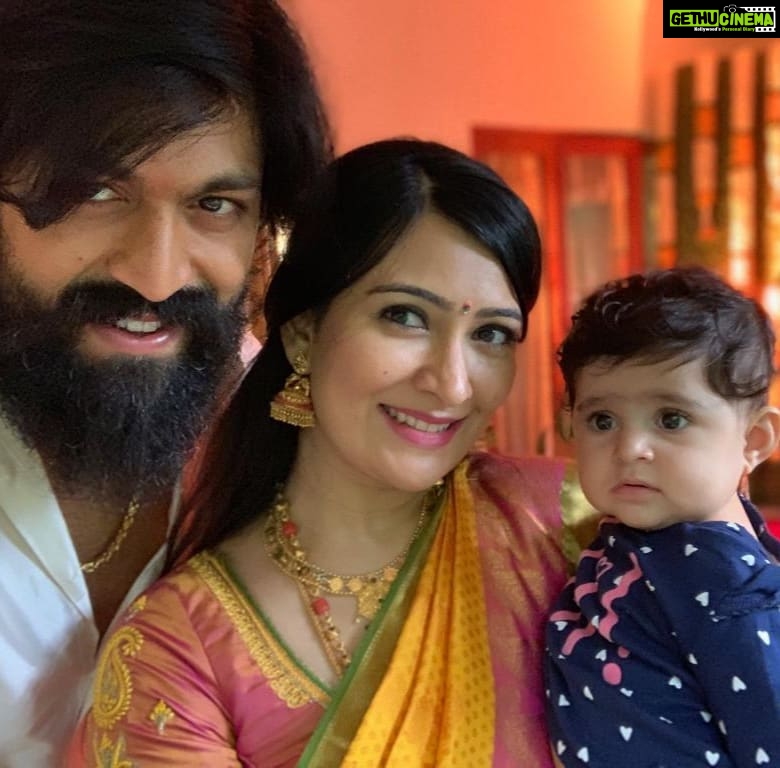 Radhika Pandit Instagram - Yellarigu Nam mane Putta Lakshmi kade inda Varamalakshmi Habba da shubhashegalu π Let us keep all the people of north Karnataka in our prayers!! Pray everything comes back to normal. #radhikapandit #nimmaRP