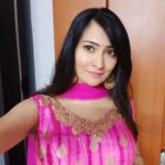 Radhika Pandit Instagram - Colour Pinkie selfie 😁 #radhikapandit #nimmaRP