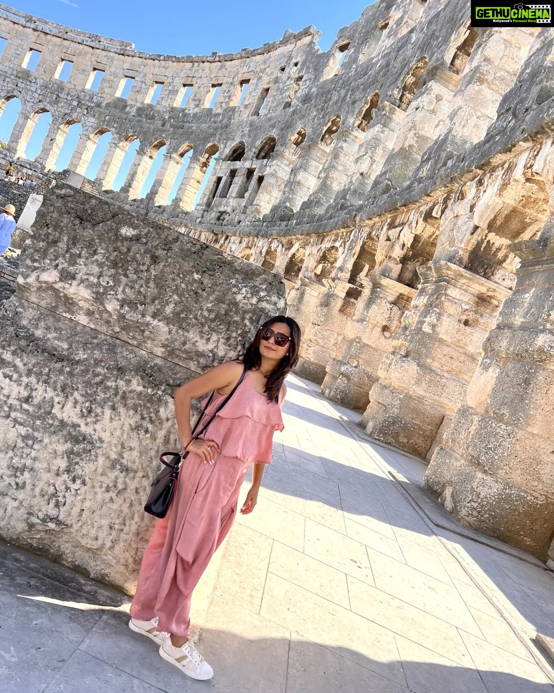 Radhika Pandit Instagram - Hello December 😍 My favorite month is here.. no brownie points for guessing why!! Too many reasons really ☺️ #radhikapandit #nimmaRP