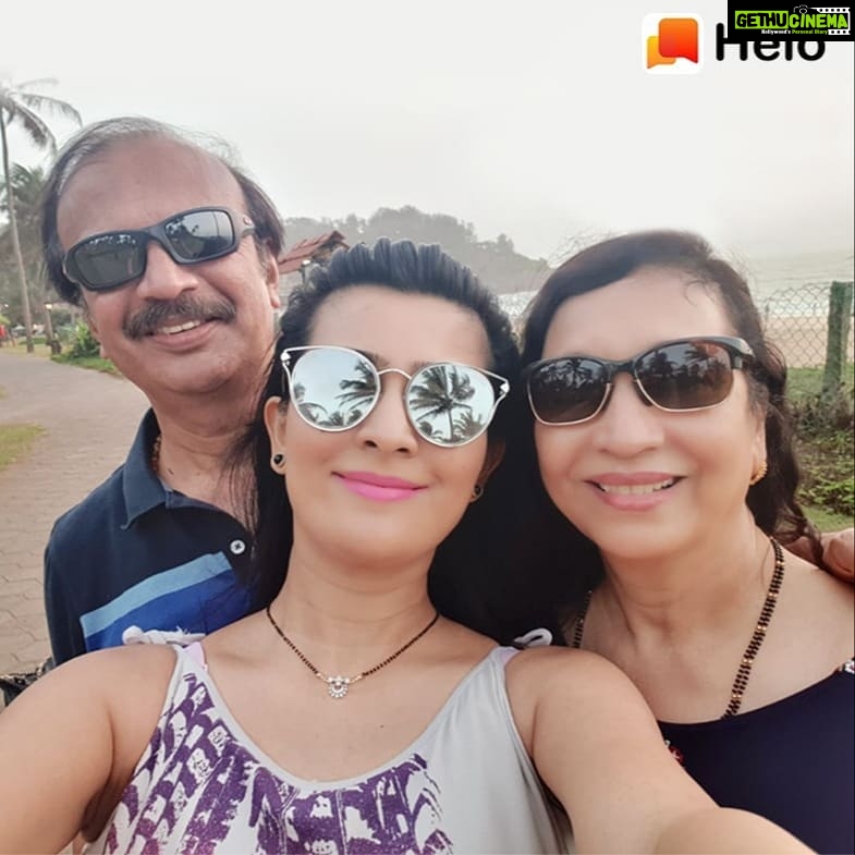 Radhika Pandit Instagram - It doesn't matter if I have a baby, I am still my Pappa's princess and my mommy's girl. I still get pampered and of course shouted at, also sometimes I get treated like I am younger than my daughter 😁 #radhikapandit #nimmaRP