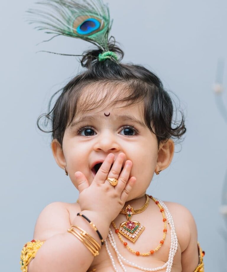 Radhika Pandit Instagram - Our Lil Krishna 😍 Happy Janmashtami!! @thenameisyash #radhikapandit #nimmaRP PC: Sooraj Nitte