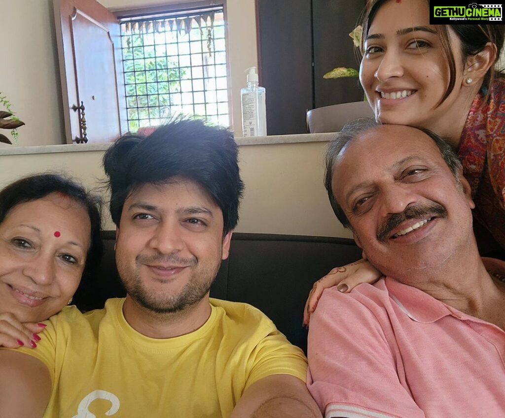Radhika Pandit Instagram - I have always been a Daddy's girl, always running to him for everything..(be it permission denied by mom 😛, for advice, sometimes simply to talk) he is my guide, my pillar, my hero!! Feels so good to see Ayra n Yatharv share that bond I have with my Pappa, with their Dadda ❤️🧿 Happy Father's day to all the best Dads out there!! #radhikapandit #nimmaRP