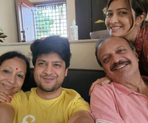 Radhika Pandit Instagram - I have always been a Daddy's girl, always running to him for everything..(be it permission denied by mom 😛, for advice, sometimes simply to talk) he is my guide, my pillar, my hero!!
Feels so good to see Ayra n Yatharv share that bond I have with my Pappa, with their Dadda ❤️🧿
Happy Father's day to all the best Dads out there!! 
#radhikapandit #nimmaRP