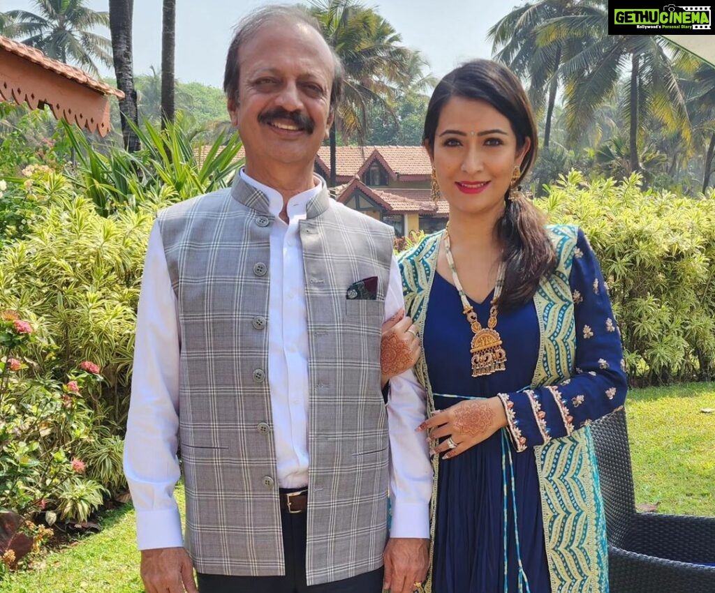 Radhika Pandit Instagram - I have always been a Daddy's girl, always running to him for everything..(be it permission denied by mom 😛, for advice, sometimes simply to talk) he is my guide, my pillar, my hero!! Feels so good to see Ayra n Yatharv share that bond I have with my Pappa, with their Dadda ❤️🧿 Happy Father's day to all the best Dads out there!! #radhikapandit #nimmaRP