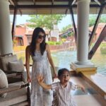 Radhika Pandit Instagram - The effort I had to put in 😅 Phew!! Atleast, now we know it runs in the family 😜 That feeling of Deja vu!! Happy weekend everyone 🙂 #nimmaRP #radhikapandit