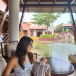Radhika Pandit Instagram - The effort I had to put in 😅 Phew!! Atleast, now we know it runs in the family 😜 That feeling of Deja vu!! Happy weekend everyone 🙂 #nimmaRP #radhikapandit
