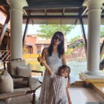 Radhika Pandit Instagram - The effort I had to put in 😅 Phew!! Atleast, now we know it runs in the family 😜 That feeling of Deja vu!! Happy weekend everyone 🙂 #nimmaRP #radhikapandit