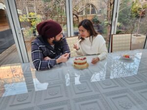 Radhika Pandit Instagram - The cold, cake and cuddles.. sounds about right! Thank you lovely people for the wonderful birthday wishes 🥰🥰🧿🧿
#radhikapandit #nimmaRP