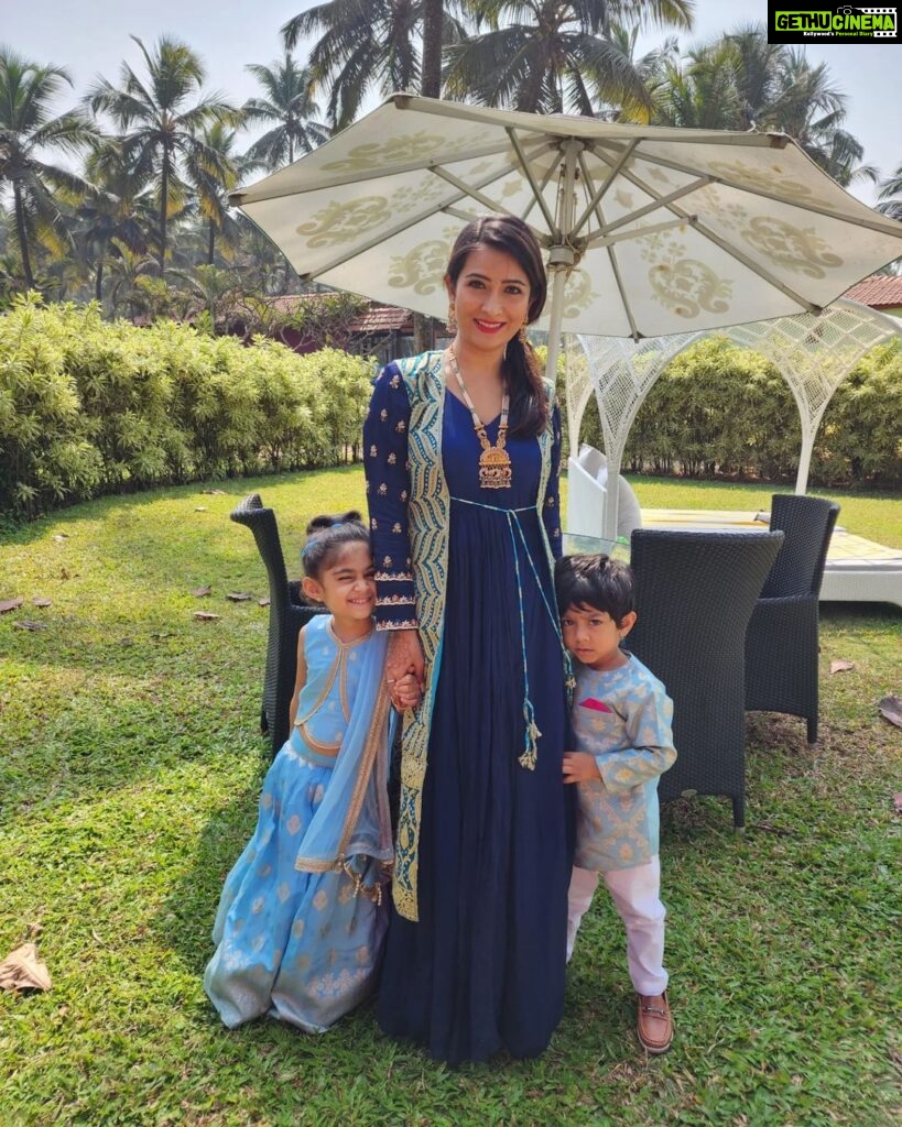 Radhika Pandit Instagram - It was all about getting dressed, attending the rituals, meeting family, having lots of fun and finally cooling off with Popsicles.. that sounds like wedding fun isn't it 😃 #radhikapandit #nimmaRP