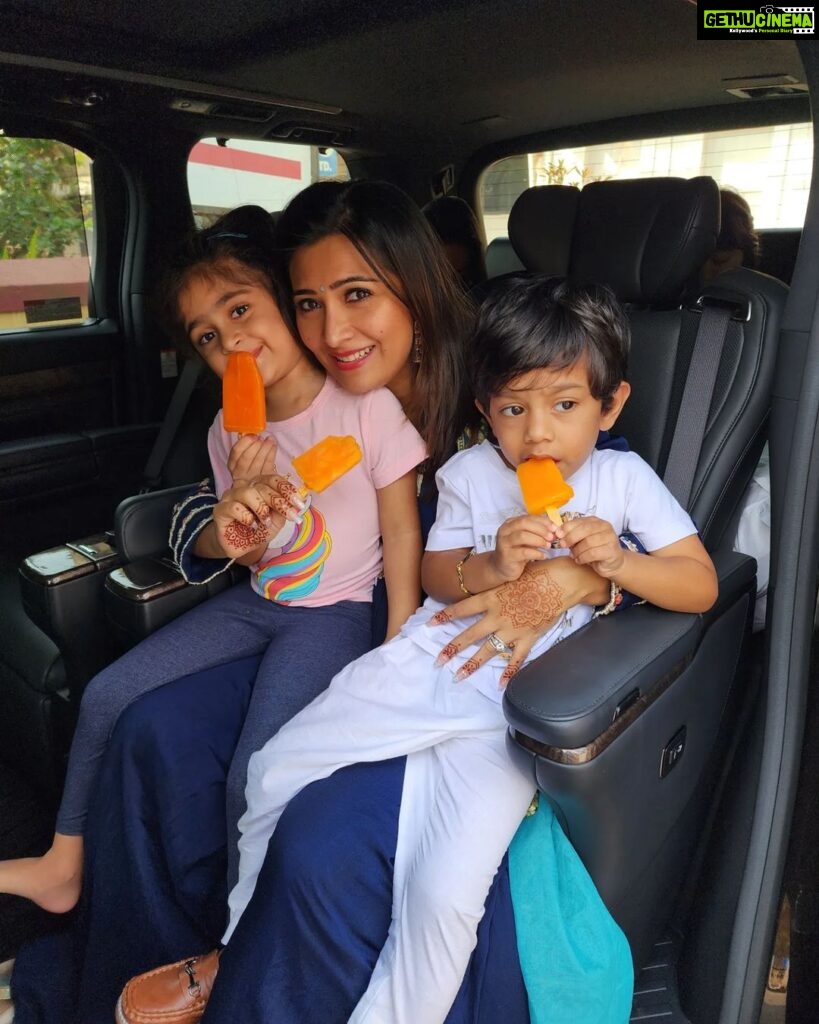 Radhika Pandit Instagram - It was all about getting dressed, attending the rituals, meeting family, having lots of fun and finally cooling off with Popsicles.. that sounds like wedding fun isn't it 😃 #radhikapandit #nimmaRP