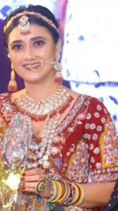 Ragini Khanna Instagram - @raginikhanna maam in indore 😍 @saveerasmakeupacademy @mistyarya_15.10 @mohinee_makeover #sasuralgendaphool #indore #celebrity #raginikhanna #live #makeupartist #makeup #seminar Indore, India