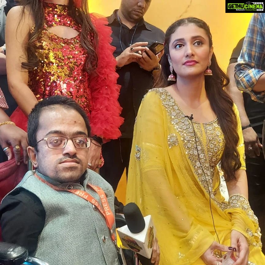 Ragini Khanna Instagram - I am with Ragini Khanna Sasural genda phool TV serial actress Govinda bhanji #Bollywood #actress #tvshow #starplus