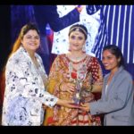 Ragini Khanna Instagram - Love you so much 😘 Saveerasmakeupacademy Thank you so much ❤️ @raginikhanna . . #awesome #award #awardwinning
