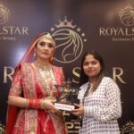 Ragini Khanna Instagram - Award given by Bollywood actress ragini ma'am ❤️✨✨✨✨ Raghu Mahal Hotel