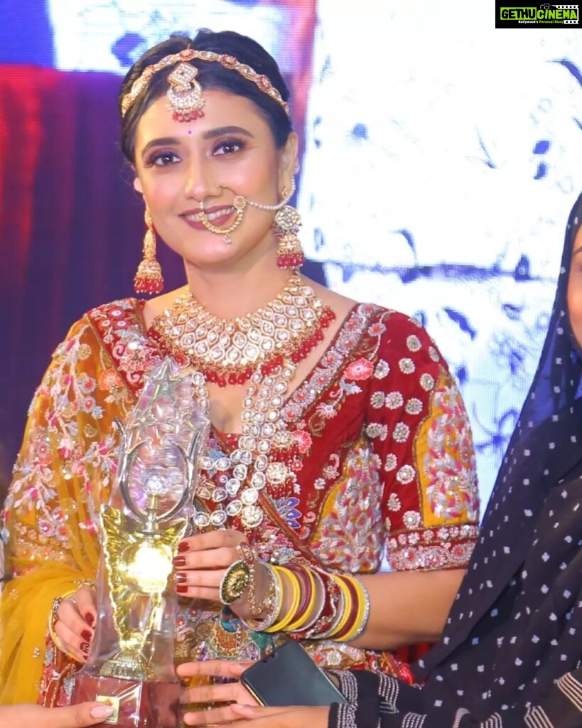Ragini Khanna Instagram - Award With celebrity ragini khanna mam😍 Indore, India